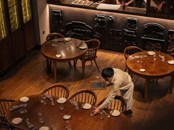 Restaurants & Cafés