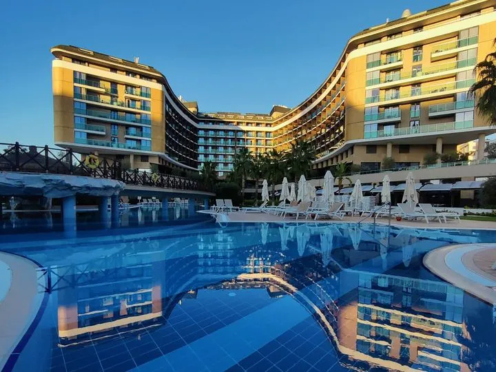 Travel & Hotels